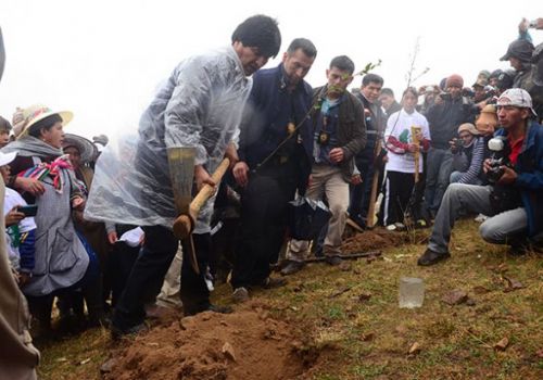 Evo Morales propone obligar que escolares planten rboles para obtener ttulo de bachiller