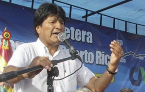 Evo Morales advierte en llevar a las Fuerzas Armadas para controlar la ejecución de obras