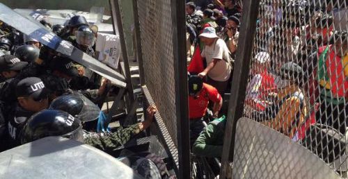 Periodista Jesús Alanoca fue detenido por la Policía por filmar la gasificación a Discapacitados