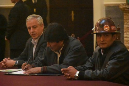 Evo Morales promulga siete decretos por el 1 de Mayo