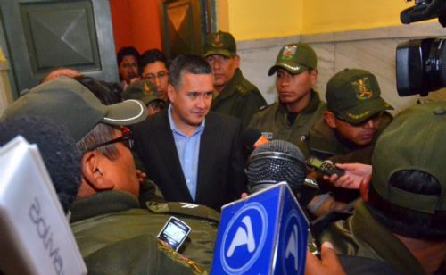Nueva acusación contra abogado Eduardo León por falsificación de su título profesional