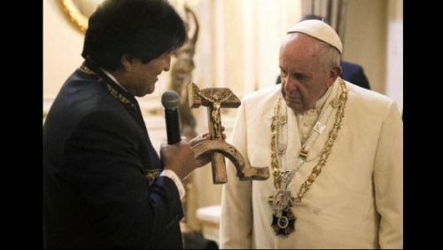 Evo Morales dice que los medios católicos lo humillan por ser indígena