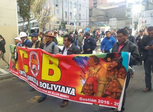 Segundo día de paro de la COB con movilizaciones en cinco departamentos y algunos enfrentamientos