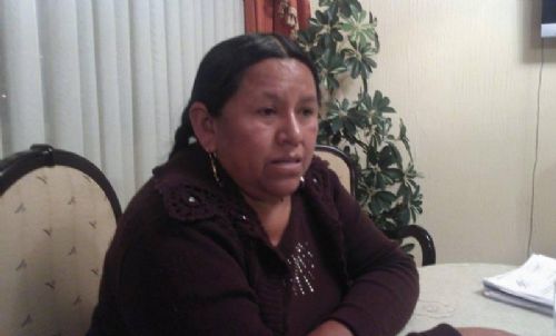 Nemesia Achacollo presenta pruebas contra exdirectorio del Fondo Indígena