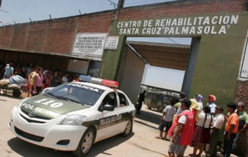 Funcionario de gobierno es atrapado ingresando drogas a Palmasola