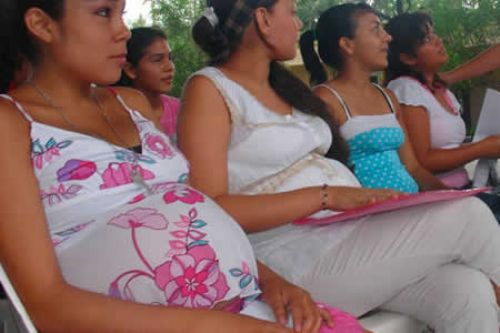 En Bolivia cada día se embarazan 246 adolescentes, más de 10 embarazos por hora