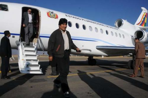Evo Morales dice que es misión del canciller llevar a dirigentes a eventos internacionales
