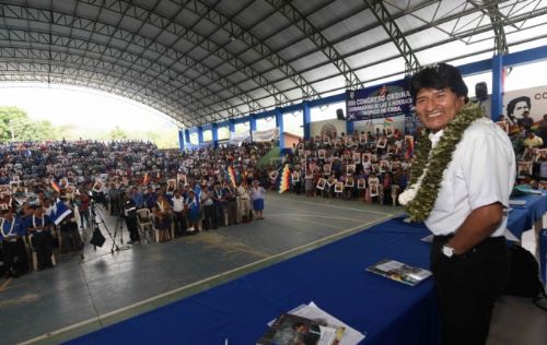 Evo Morales dice que dirigentes sindicales seguirn viajando al extranjero porque son autoridades