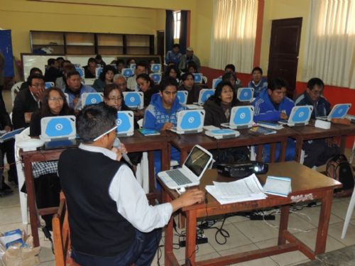 Ministerio de Educación sancionará a colegios que no utilicen computadoras Kuaa