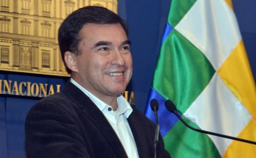 Quintana dice que el Gobierno gastará 10 veces más en viajes de dirigentes al exterior