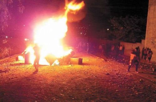 Hartos de pandilleros, vecinos de Cochabamba saquean chicherías