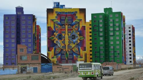 Avasallan los más de 300 departamentos vacíos del condominio Whipala en El Alto