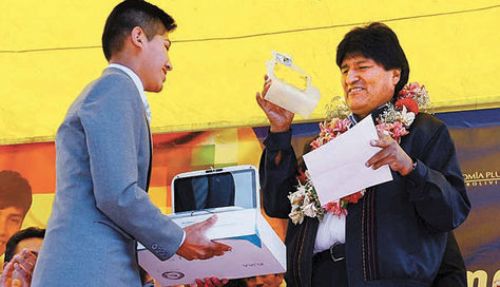 Evo Morales reconoce fracaso en dar computadoras a escolares