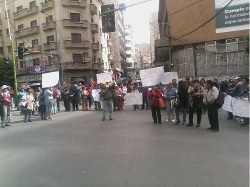 Trabajadores de la Caja Nacional de Salud mantienen paro indefinido de actividades