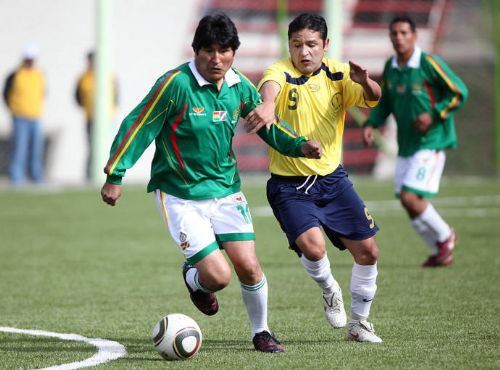 Evo Morales pide que se prioricen proyectos productivos y no campos deportivos