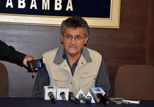 Gobernador de Cochabamba agiliza trámites para bombardear nubes