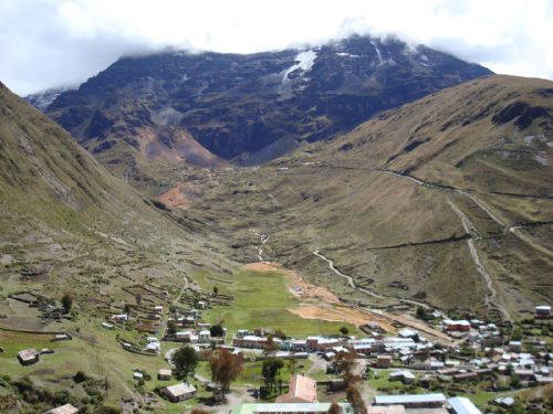 Campesinos toman mina Totoral en La Paz, exigien ser incluidos en la planilla de sueldos