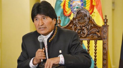 Evo Morales dice que quisiera curarse por ahí ocultadito, pero no se puede