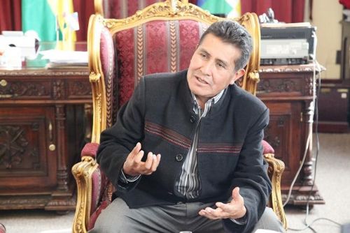 Ministro Eugenio Rojas regatea el monto de pensiones familiares que adeuda a su hijo