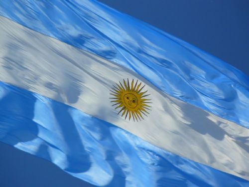 En 15 meses Argentina dio residencia a 80.000 bolivianos y expulsó sólo a uno