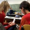 Evo Morales pide decomisar celulares a estudiantes que los utilicen en clases Evo Morales pide decomisar celulares a estudiantes que los utilicen en clases