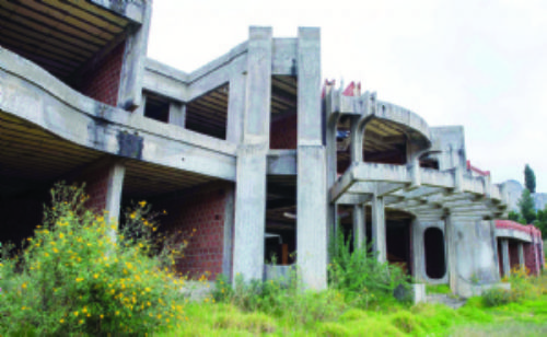 Hospital oncolgico de La Paz est abandonado 18 aos y lo usan indigentes