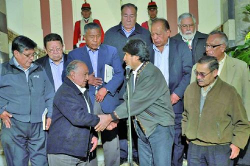 Evo Morales se compromete a incrementar la Renta Dignidad en Bs 50