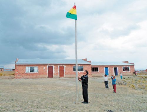 Padres pagan salario de algunos maestros en colegios fiscales de El Alto