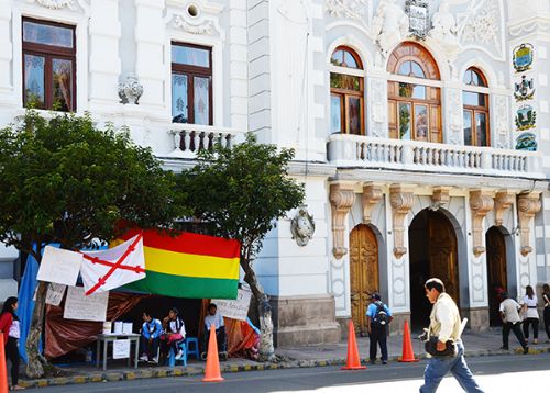 Gobernación de Chuquisaca obligó a periodistas a asistir a conferencias a cambio de publicidad