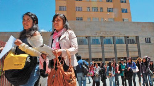 Proyecto de ley para que mejores bachilleres ingresen forma directa a universidades