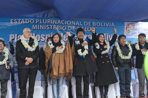 Evo Morales anuncia construcción de 3 centros de medicina nuclear para luchar contra el cáncer