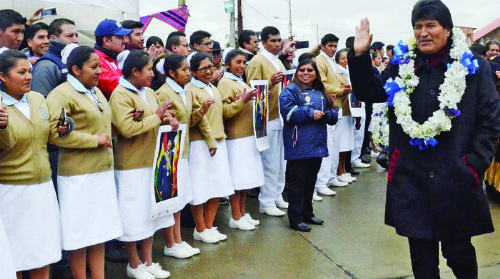 Evo Morales llega en helicóptero al inicio de obra de hospital en El Alto