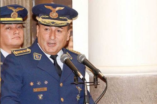 Nombran embajador en Francia a excomandate acusado de daño económico de 1 millón de dólares