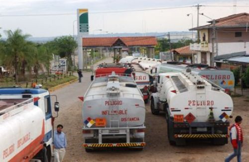 Choferes de cisternas advierten con desabastecer carburantes