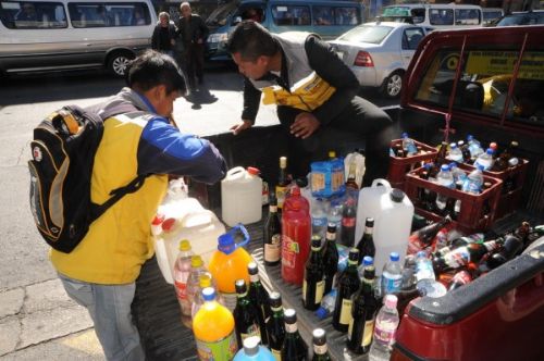 En el Gran Poder se comisó 2.000 botellas de bebidas alcohólicas y 800 cajas de cervezas