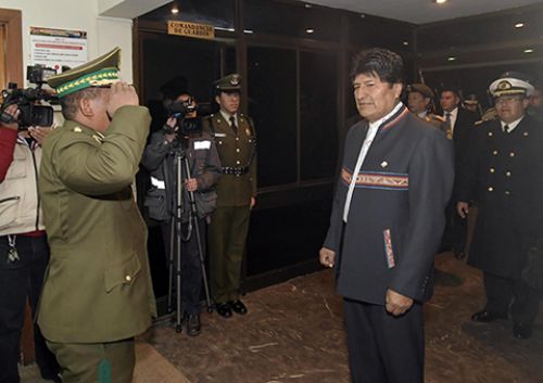 Policía presenta a Evo Morales plan para crear una Dirección de Fronteras