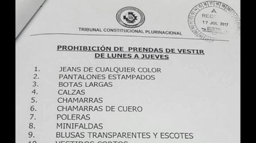 Tribunal Constitucional prohíbe a personal femenino utilizar minifaldas y escotes