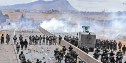 40 detenidos en intervención al bloqueo de Achacachi 40 detenidos en intervención al bloqueo de Achacachi
