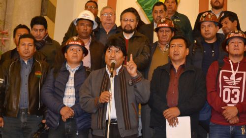 Evo Morales garantiza a la COB el pago del doble aguinaldo