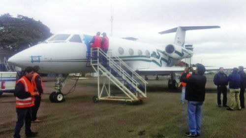 Aduana obsequia a la Presidencia un jet lujoso abandonado en aeropuerto de El Trompillo