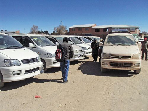 Feria de autos Chutos de Patacamaya ofrece autos sin papeles desde $us. 5000