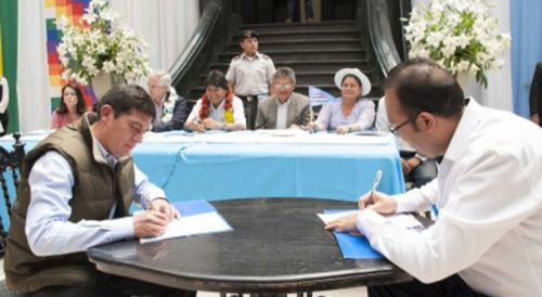 Evo Morales da luz verde a contrataciones directas para el tren de Cochabamba