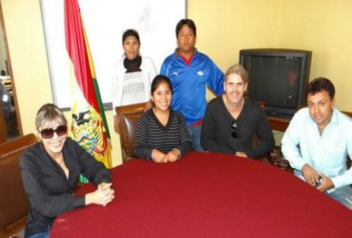 Nuevas fotos de Gabriela Zapata en la Prefectura de Oruro