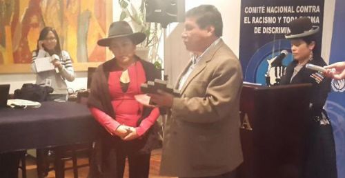 Viceministerio de Descolonización hace homenaje a Ministra Paco por su lucha contra el racismo