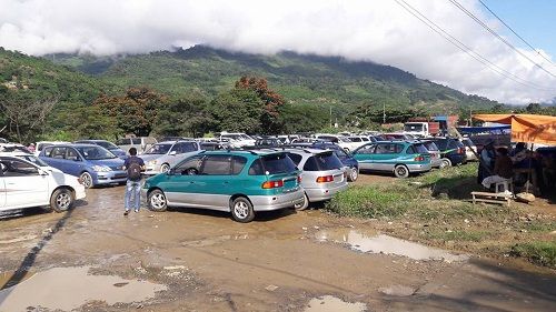 En Pampa Colorada, Potosí se ofrecen cientos de autos chutos desde $us 1.500