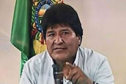 Las cartas de renuncia de Evo Morales y García Linera fueron leídas y aceptadas por la Asamblea